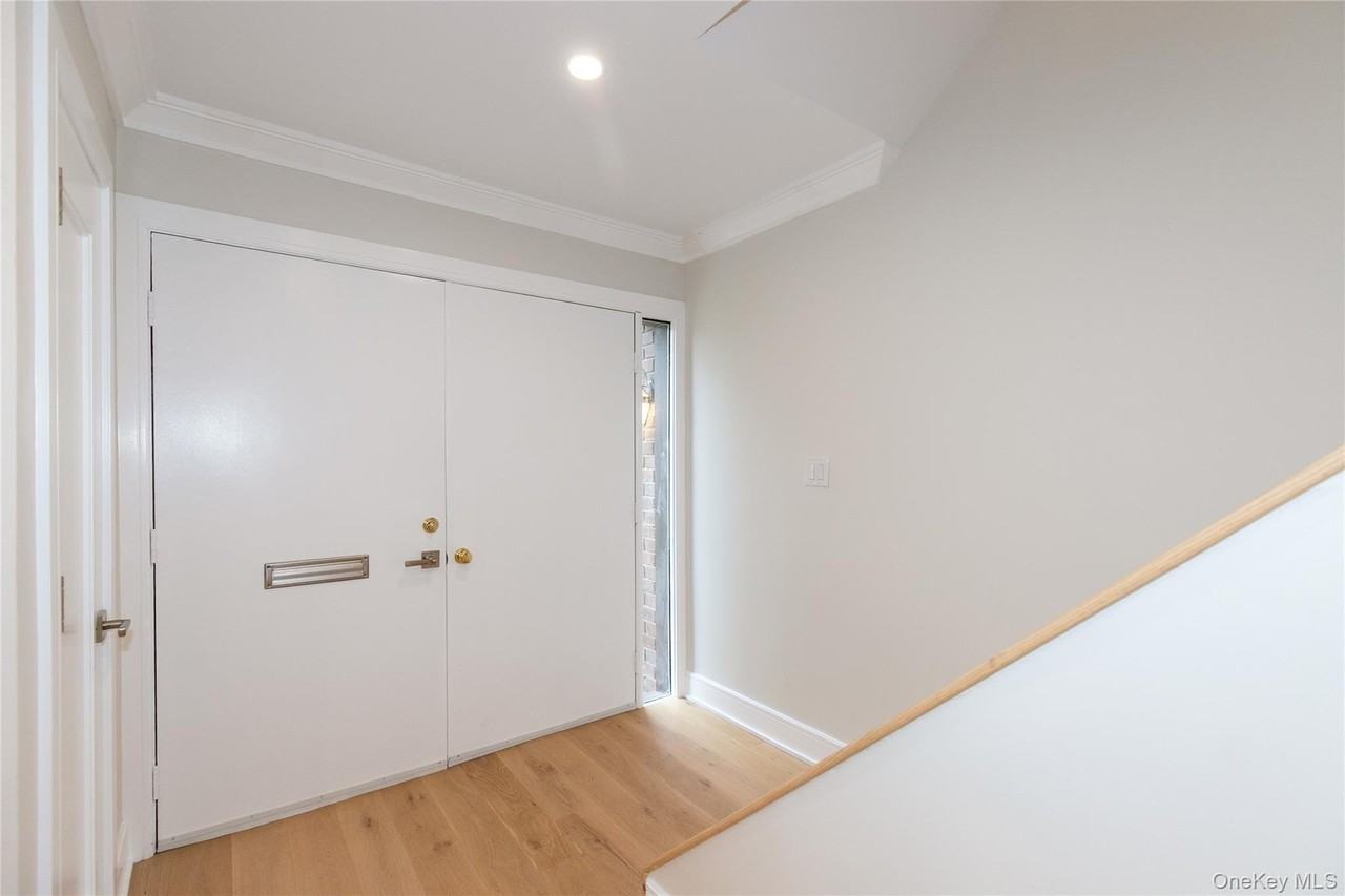 18 Acorn Ponds Dr - Photo 3 of 26