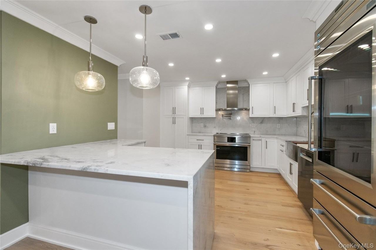 18 Acorn Ponds Dr - Photo 7 of 26