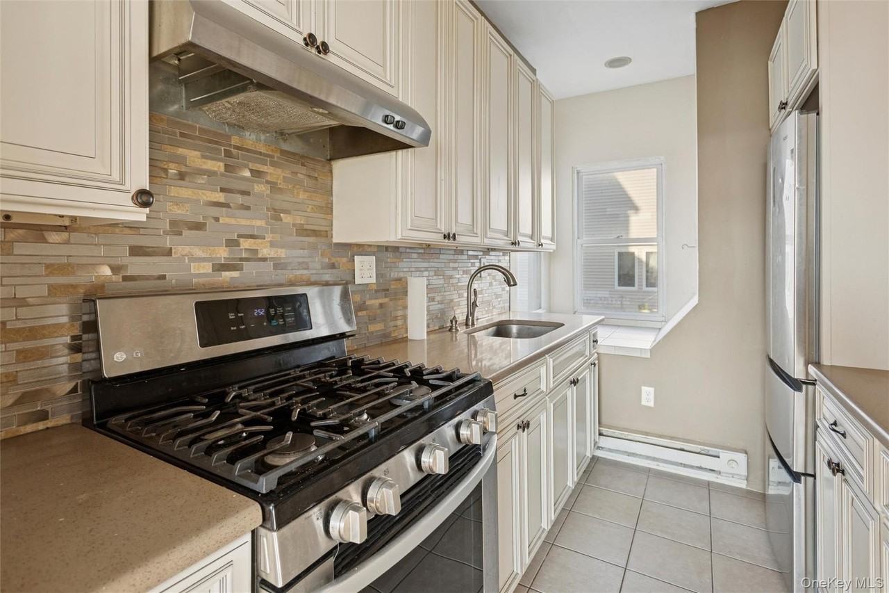 23 Troy Ave #1stFL - Photo 4 of 10
