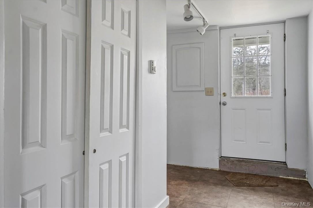 492 Black Meadow Rd Apt A - Photo 2 of 18