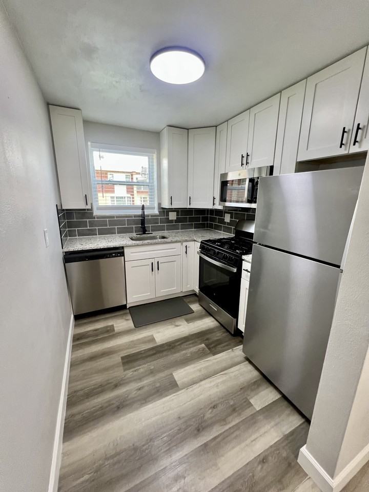 7851 Big Bend Blvd Apt 3