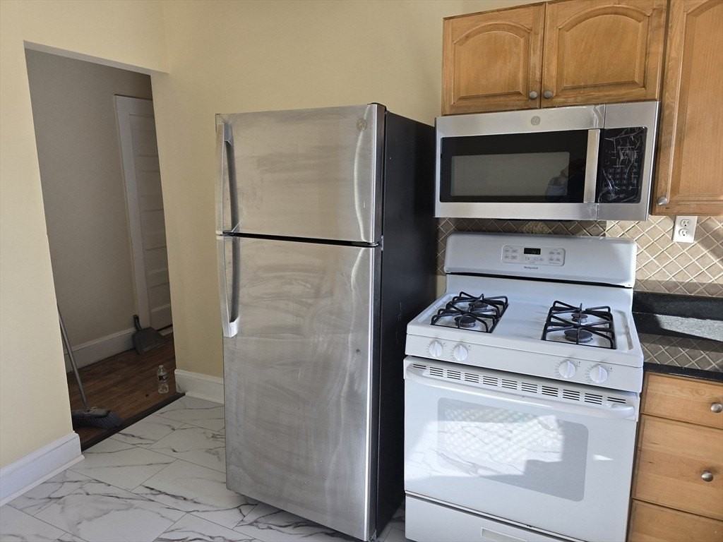 349 Hollis St Unit 3 - Photo 2 of 8