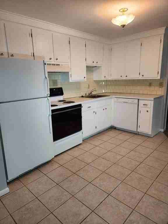 29 Sherman St Apt 1 - Photo 3 of 14