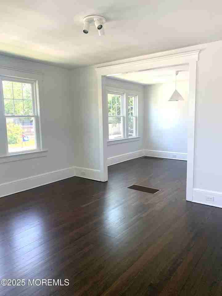 1000 Sewall Ave - Photo 4 of 17