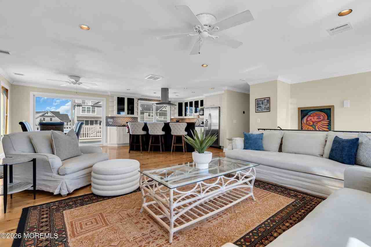 326 Cutter Ln - Photo 4 of 35