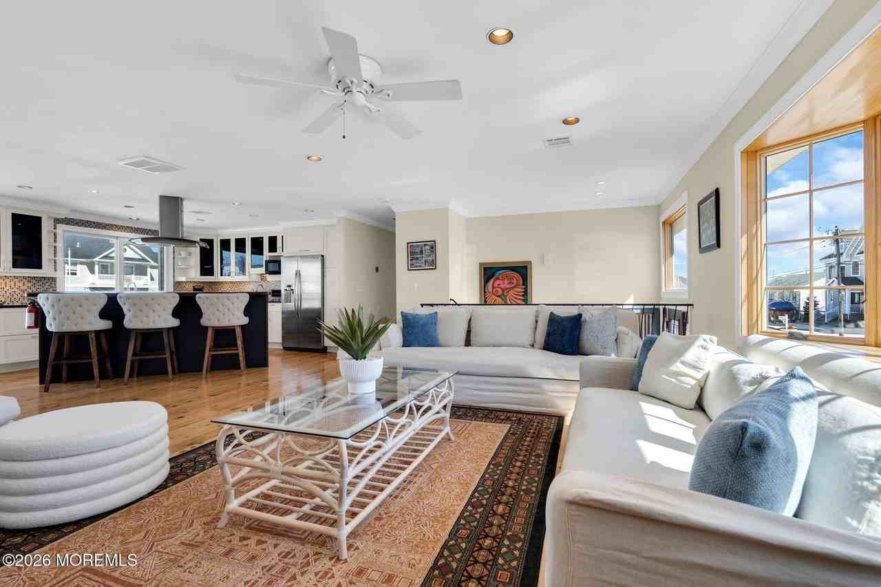 326 Cutter Ln - Photo 5 of 35