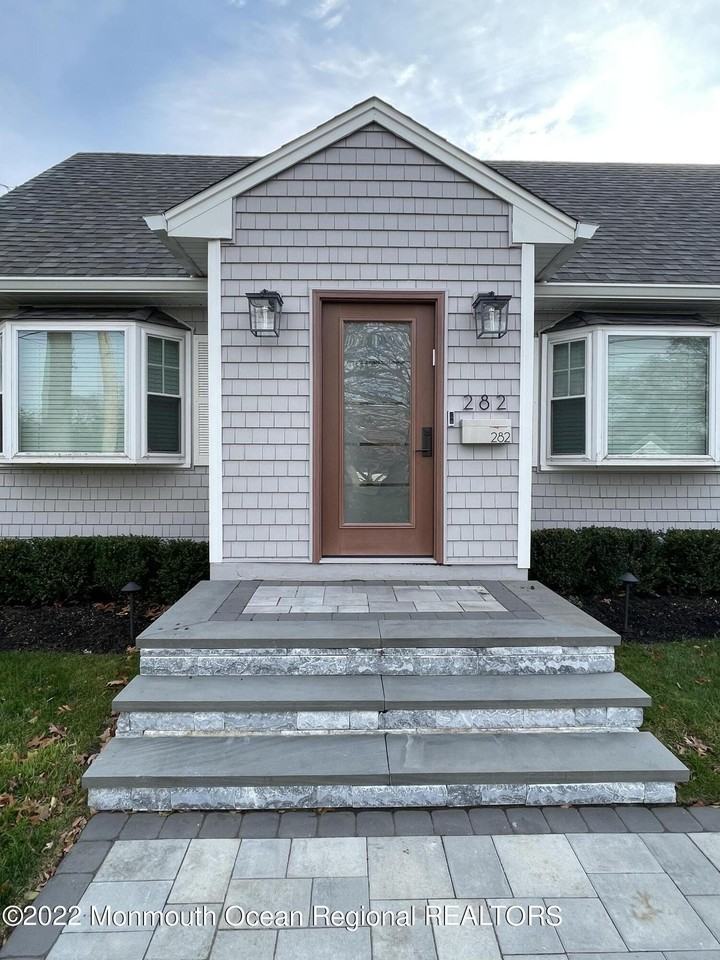 282 Berger Ave - Photo 3 of 27