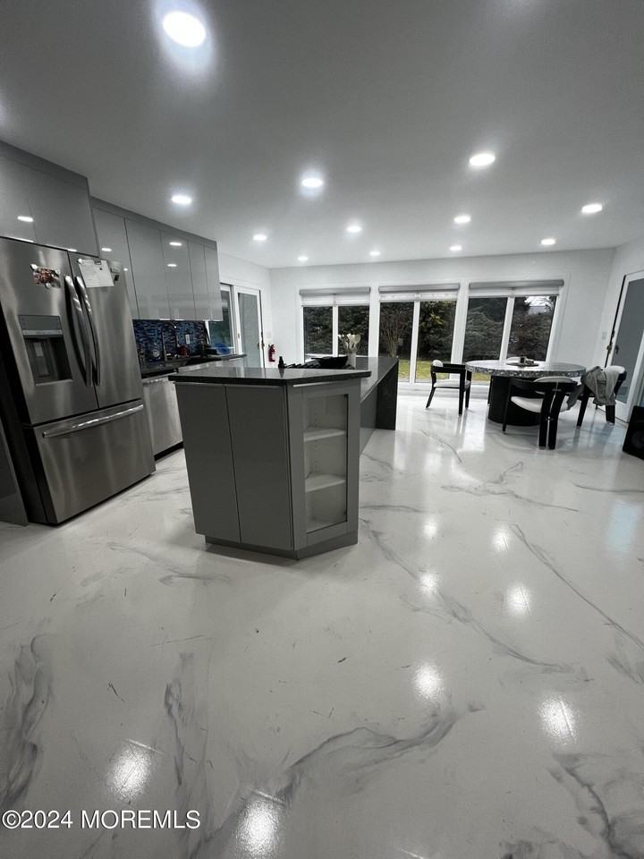 85 Locust Ave - Photo 4 of 17