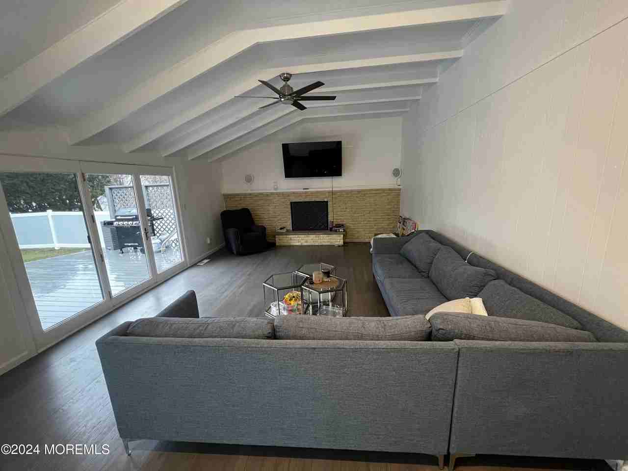 85 Locust Ave - Photo 7 of 17