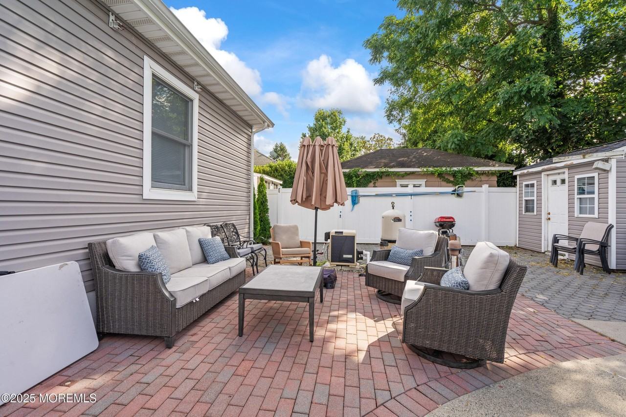 7 Linden Ave - Photo 4 of 37