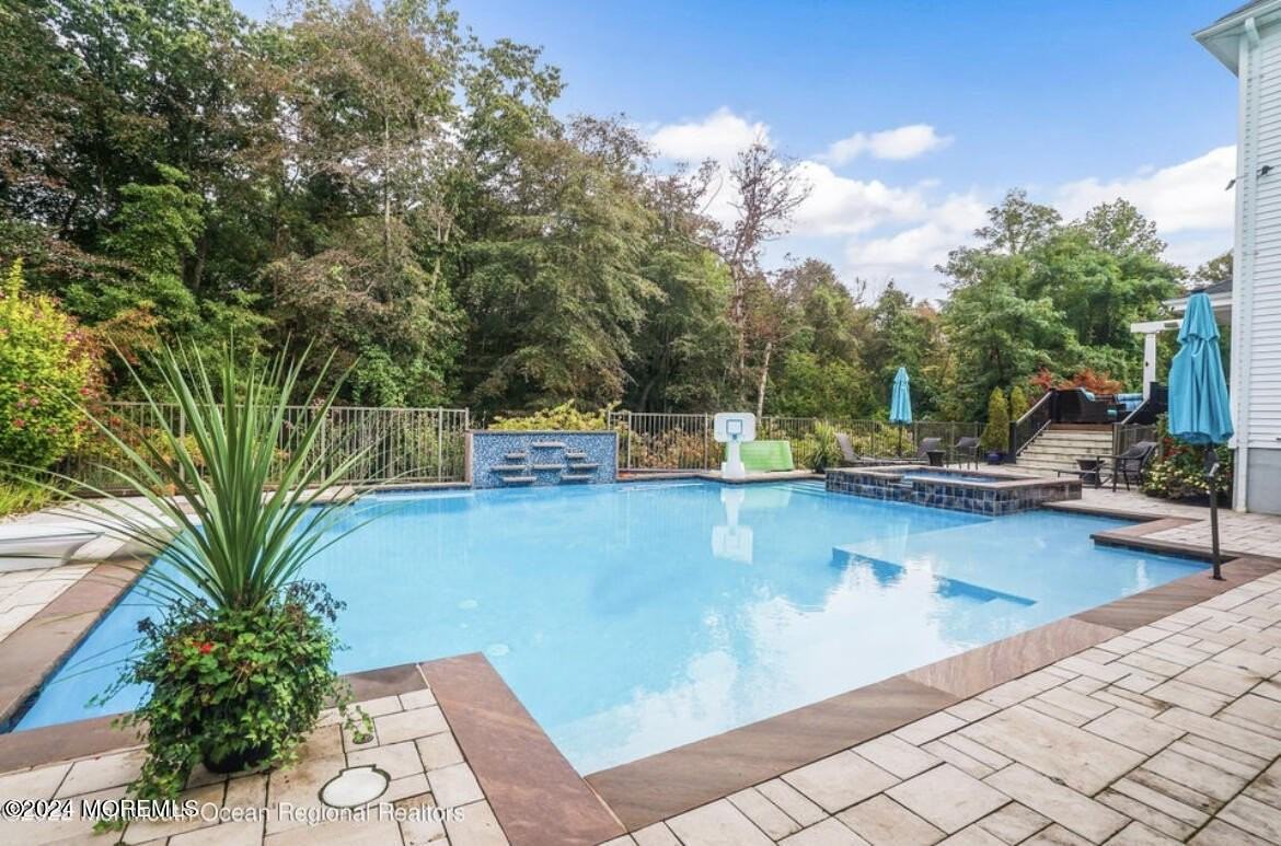 29 Northwoods Rd - Photo 4 of 34