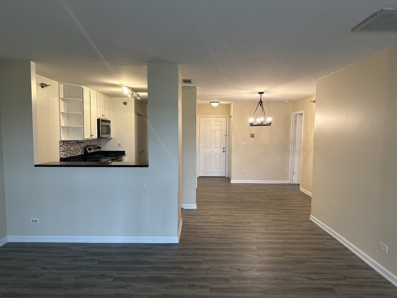 214 Glengarry Dr #201 - Photo 3 of 18