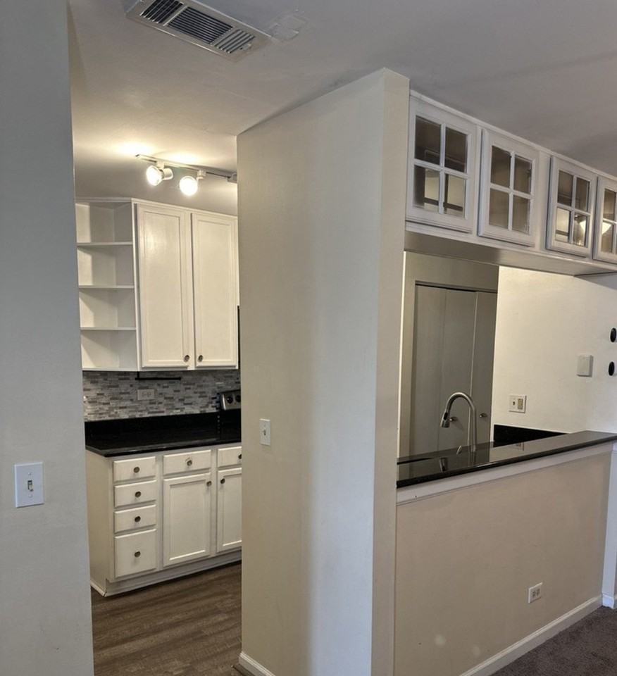 214 Glengarry Dr #201 - Photo 4 of 18