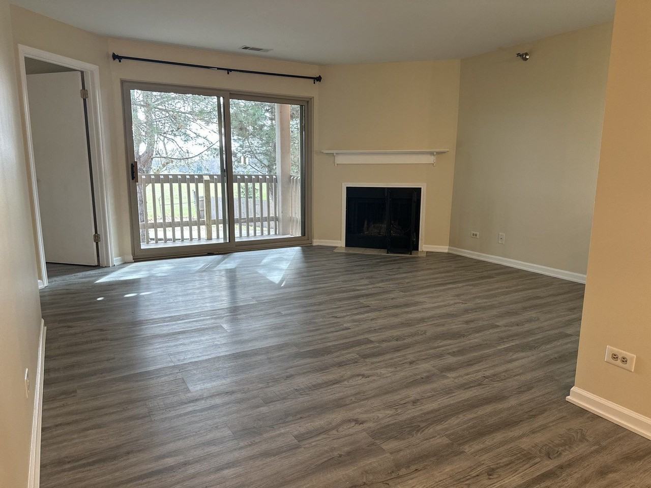 214 Glengarry Dr #201 - Photo 6 of 18