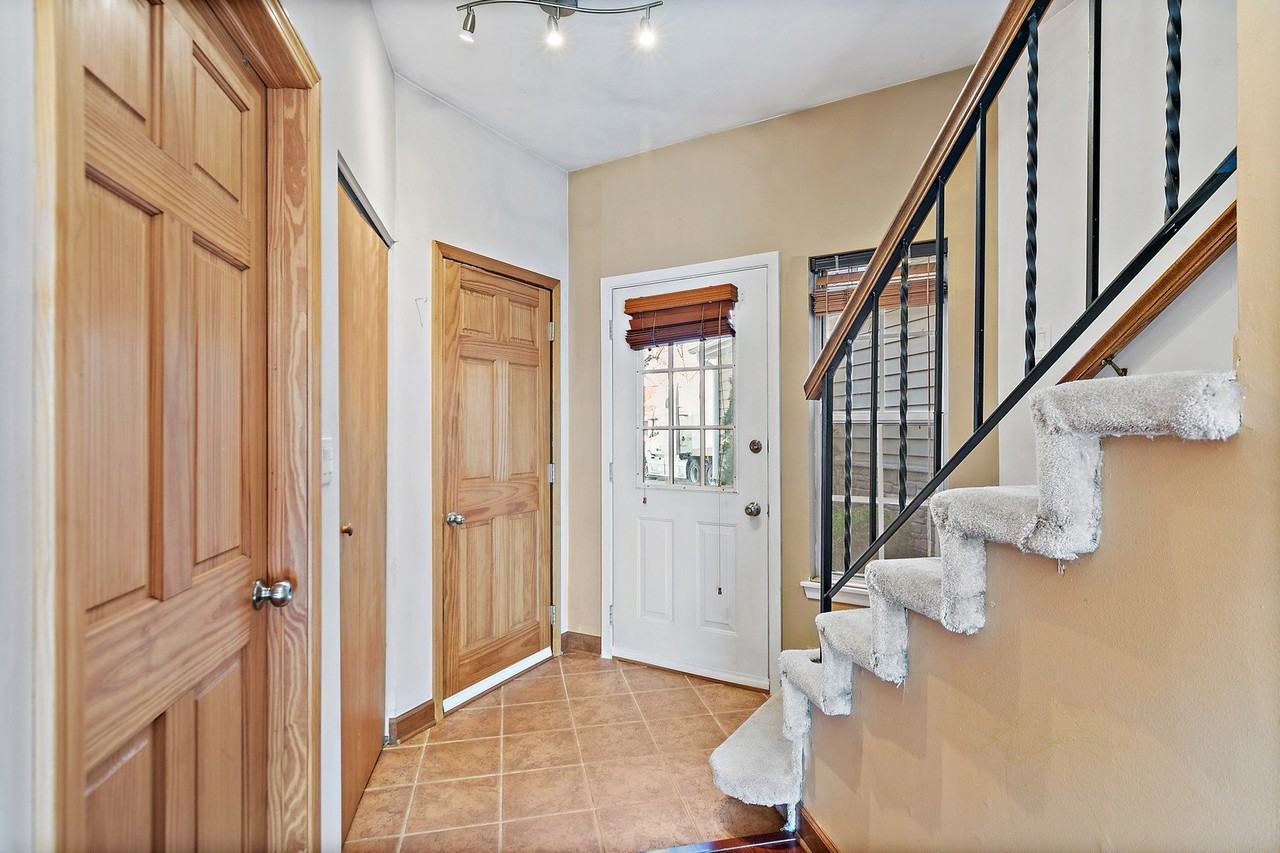 1273 Cranbrook Dr - Photo 2 of 19