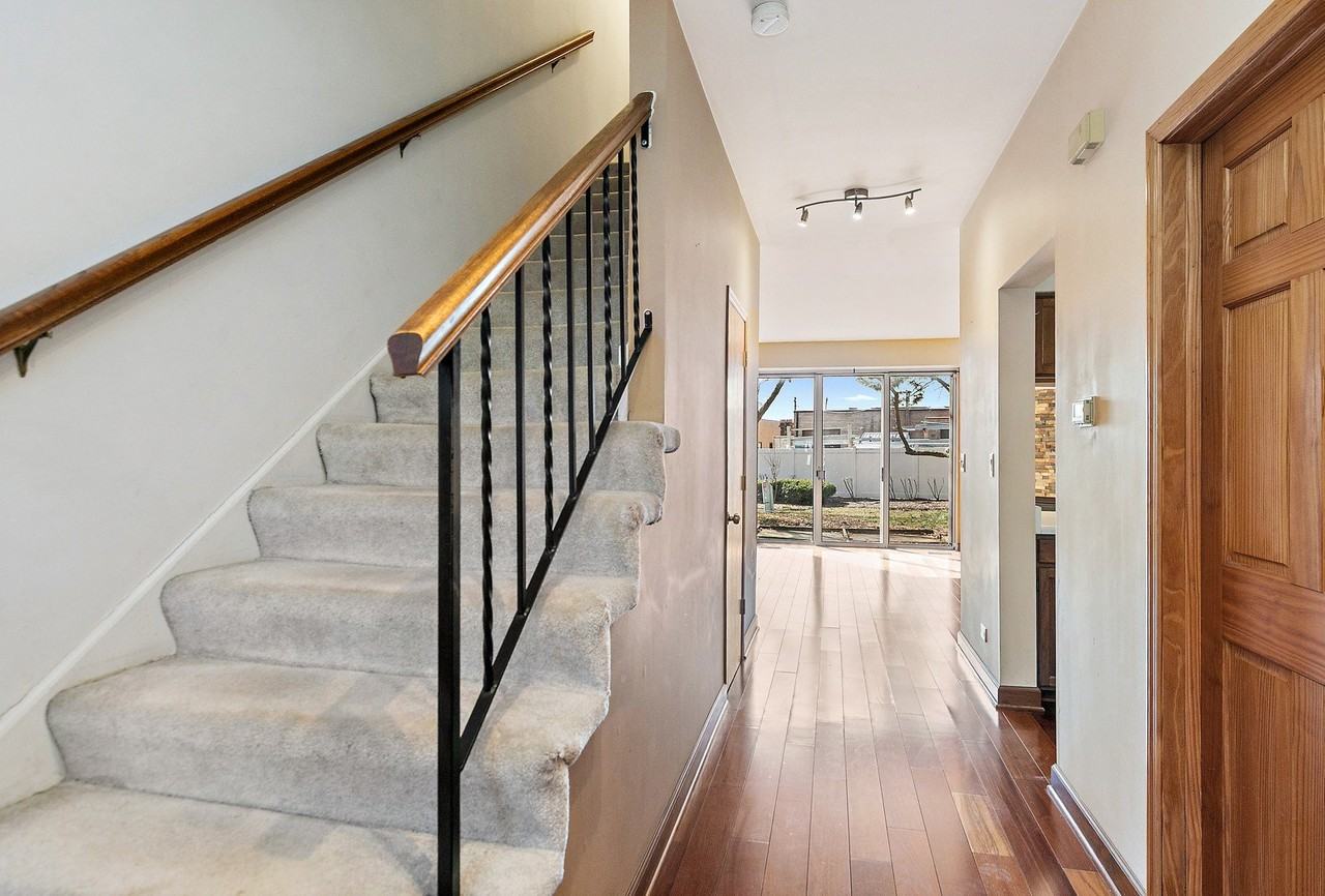 1273 Cranbrook Dr - Photo 3 of 19