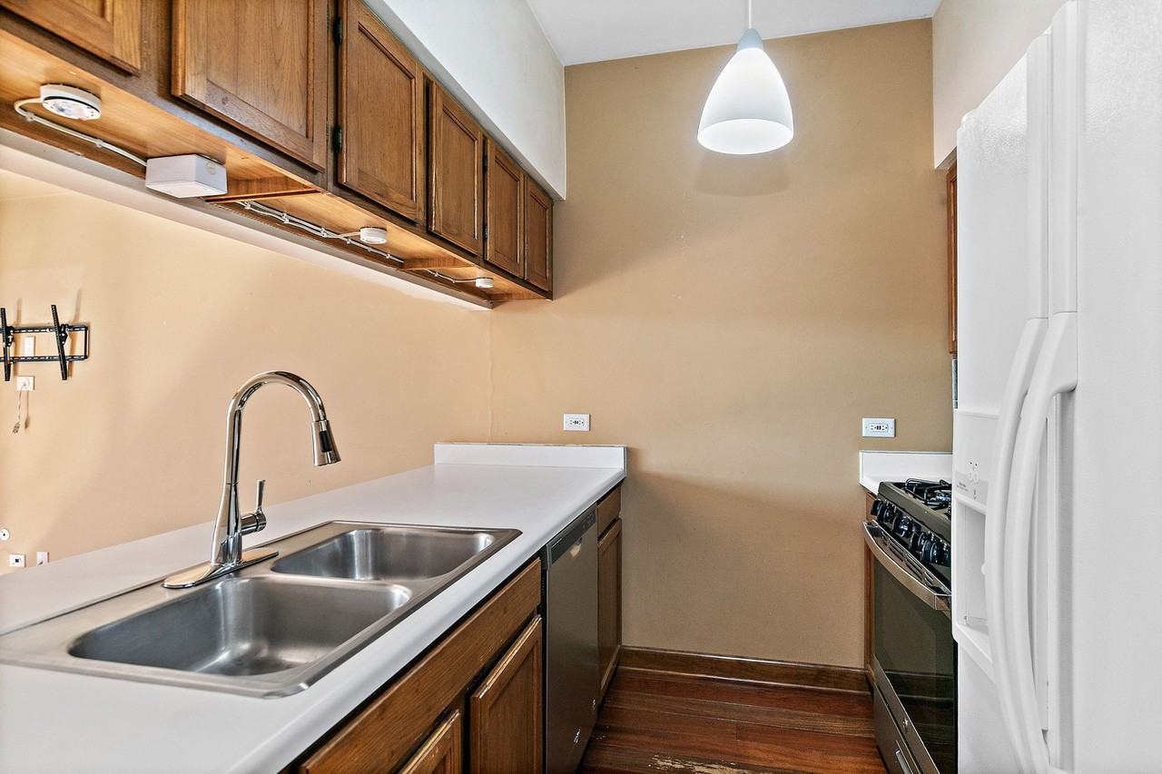 1273 Cranbrook Dr - Photo 4 of 19