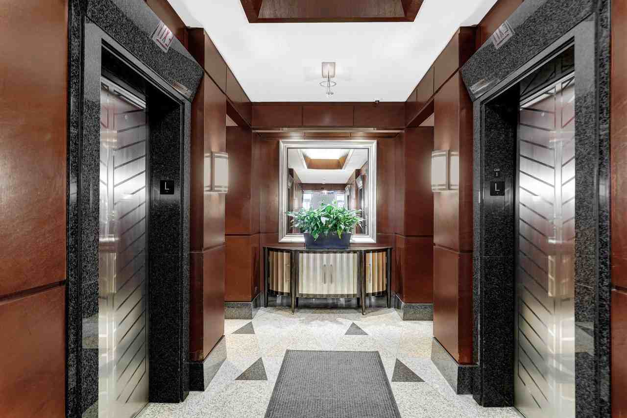 440 N Wabash Ave Apt 2708 - Photo 2 of 19