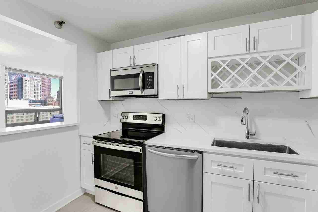 440 N Wabash Ave Apt 2708 - Photo 7 of 19