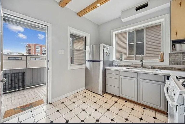 4833 N Ashland Ave Unit 2 - Photo 4 of 13