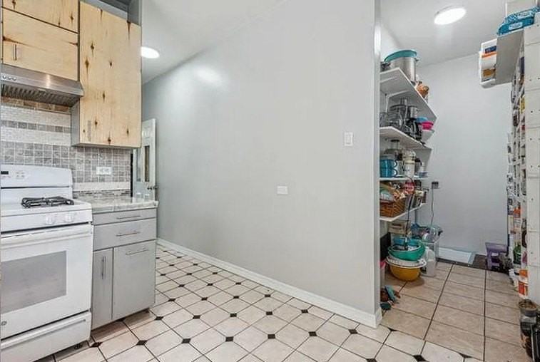 4833 N Ashland Ave Unit 2 - Photo 6 of 13