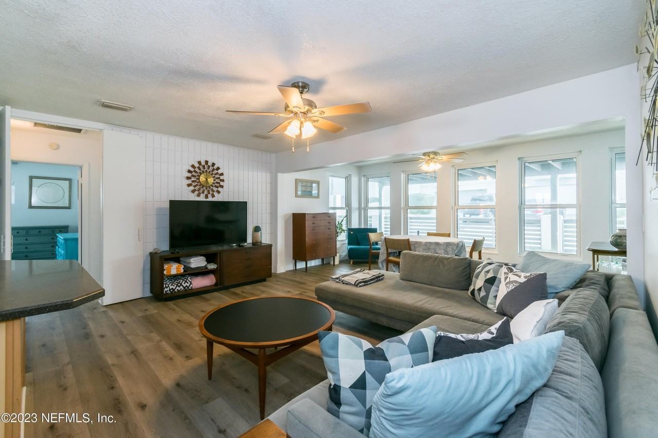 1632 Strand St - Photo 5 of 22