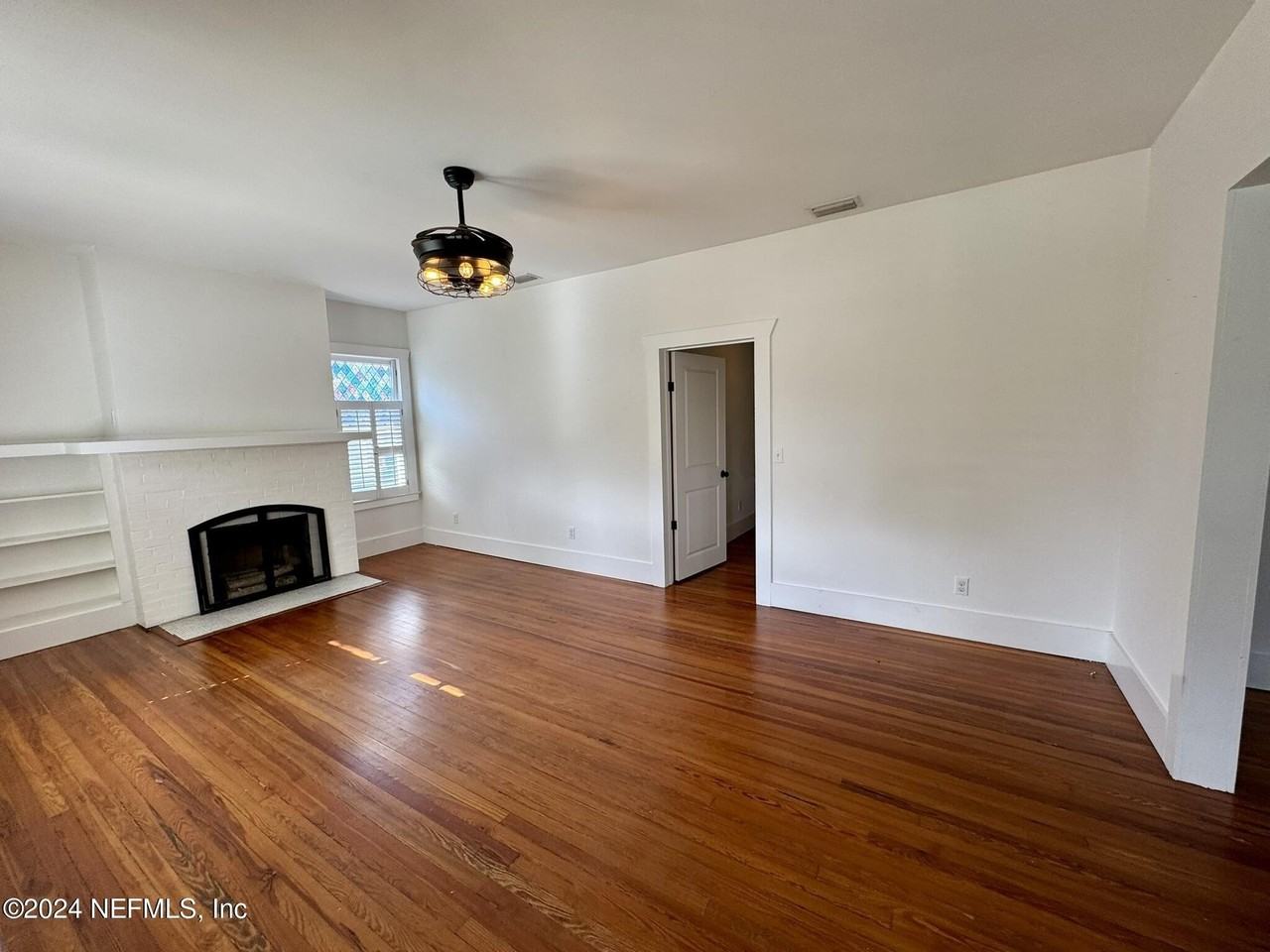 3665 Pine St - Photo 3 of 37