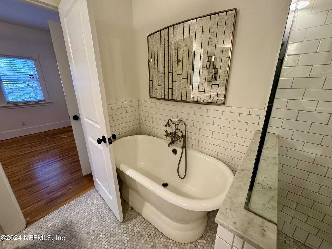 3665 Pine St - Photo 5 of 37