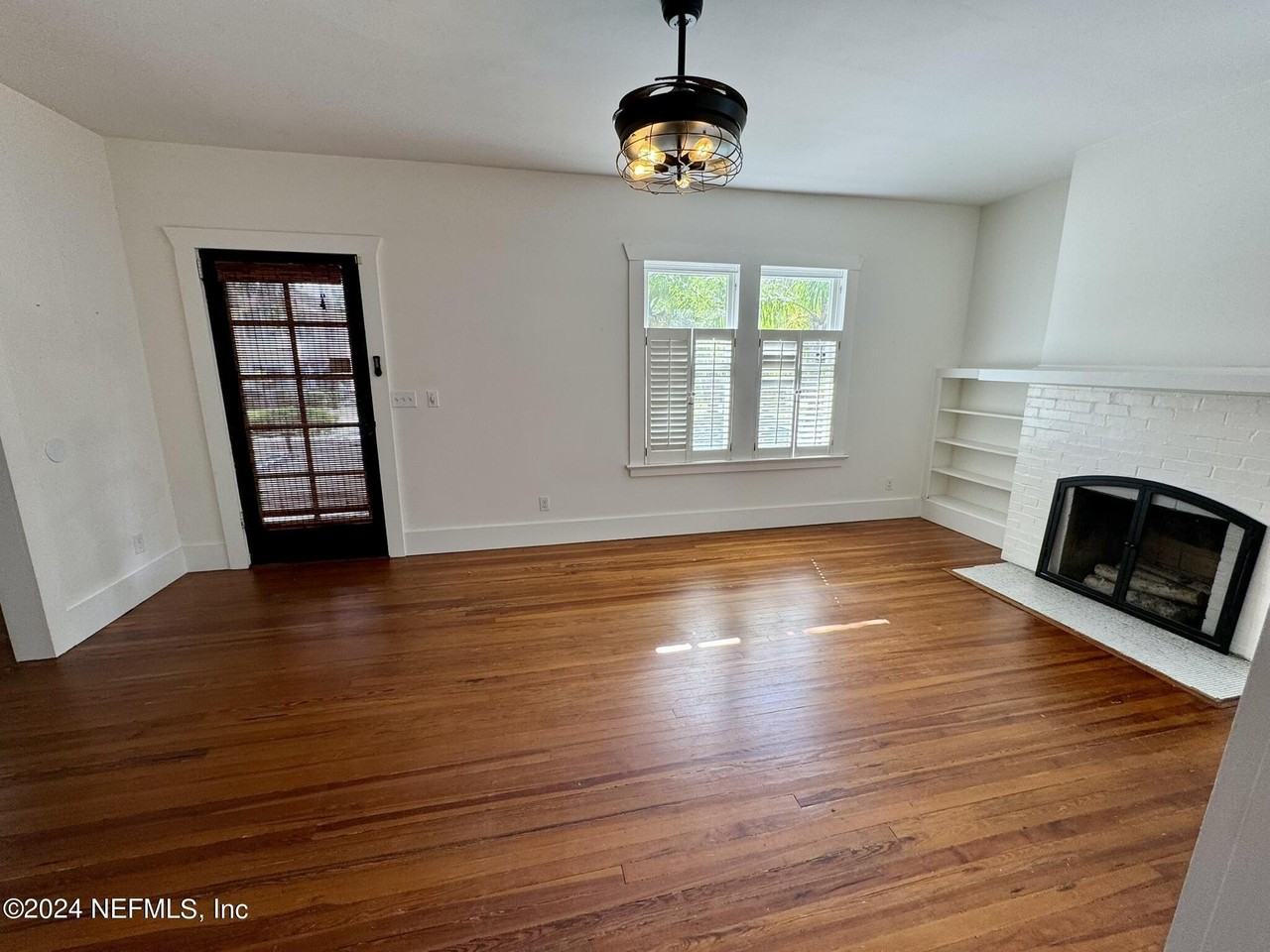 3665 Pine St - Photo 6 of 37