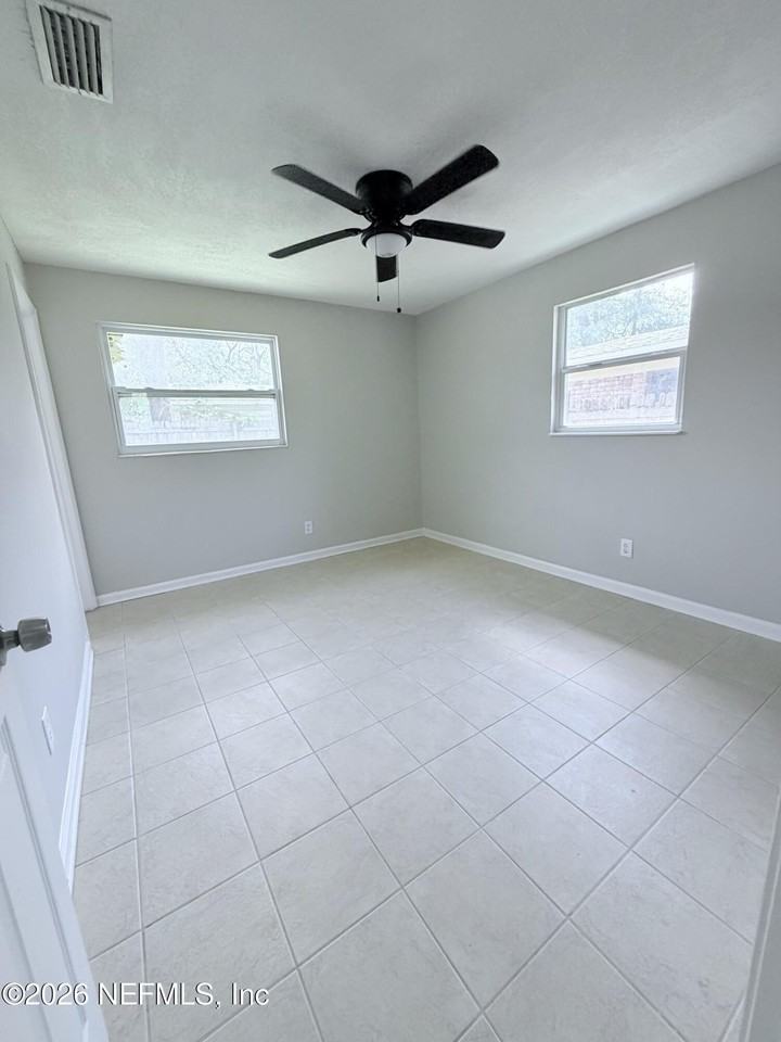 1457 Detroit St - Photo 5 of 7