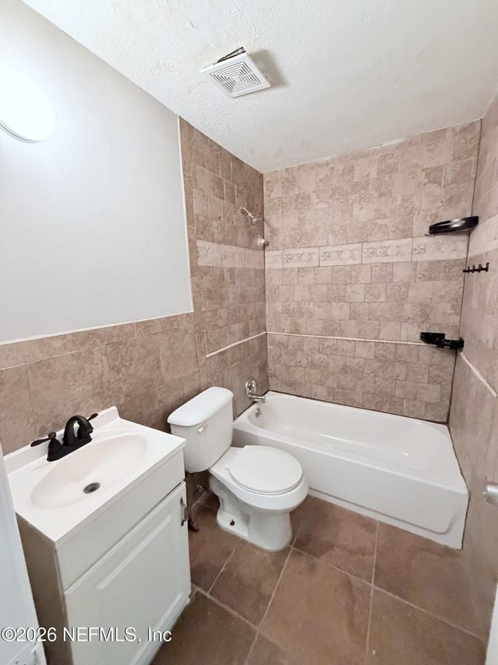 1457 Detroit St - Photo 6 of 7