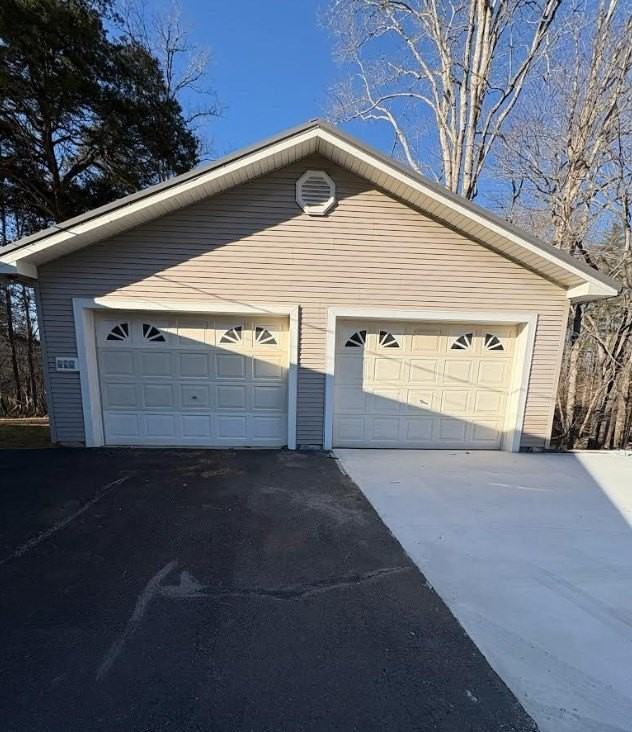 222 Sugar Creek Rd - Photo 3 of 27