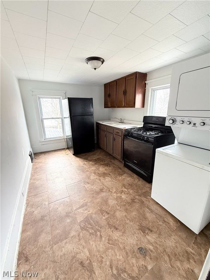 1433 Kenmore Blvd #2 - Photo 7 of 17