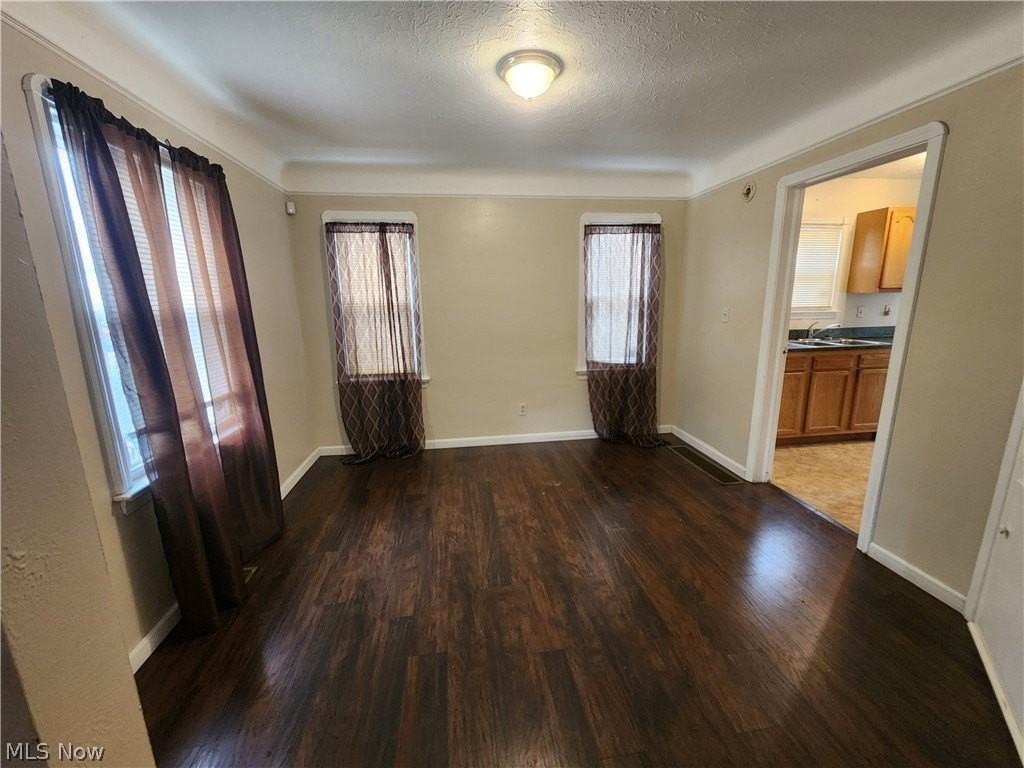 1517 Larchmont Rd - Photo 4 of 10