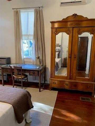 7627 Hampson St - Photo 7 of 13