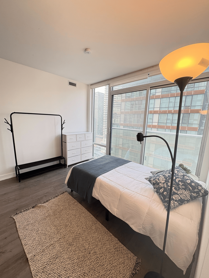 501 Yonge Street - Photo 2 of 8