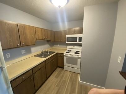 225 N Elizabeth St #E5 - Photo 3 of 15