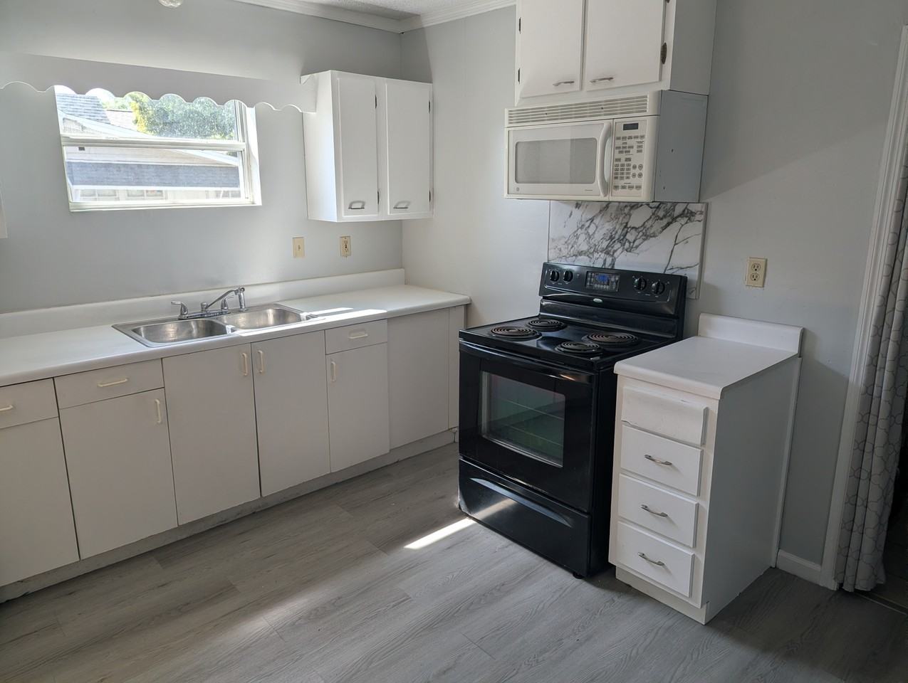 1413 Woodward St - Photo 6 of 11