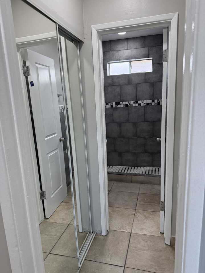 10120 California Ave #B - Photo 5 of 7