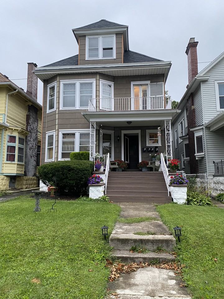 126 Oxford Ave #2 - Photo 2 of 7