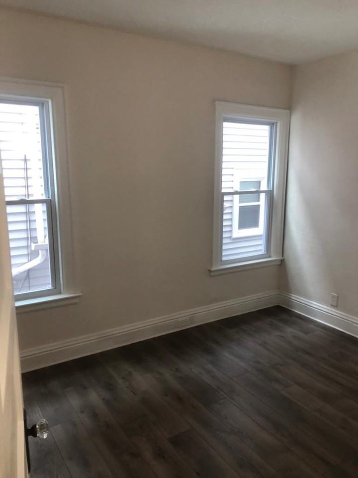 126 Oxford Ave #2 - Photo 7 of 7