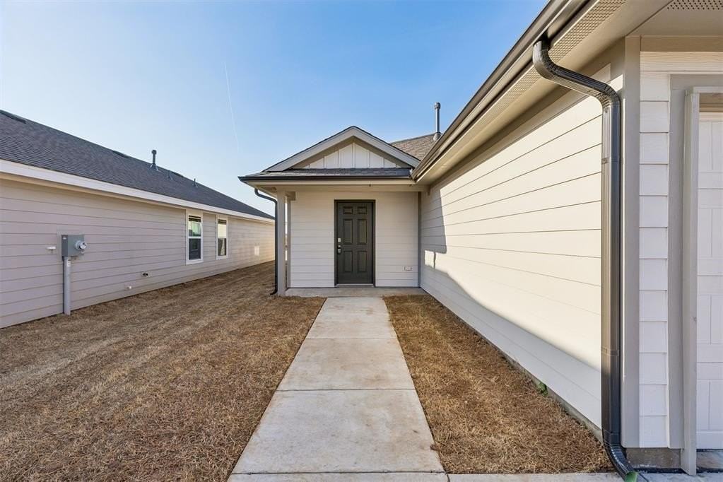 Sw 31st St - Photo 2 of 20