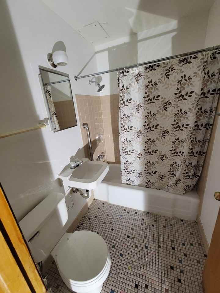 6521 W Beloit Rd #4 - Photo 5 of 7