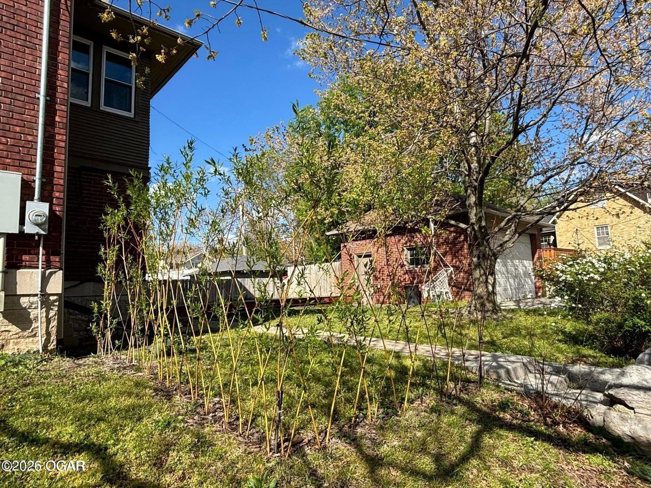 501 N Moffet Ave - Photo 5 of 33