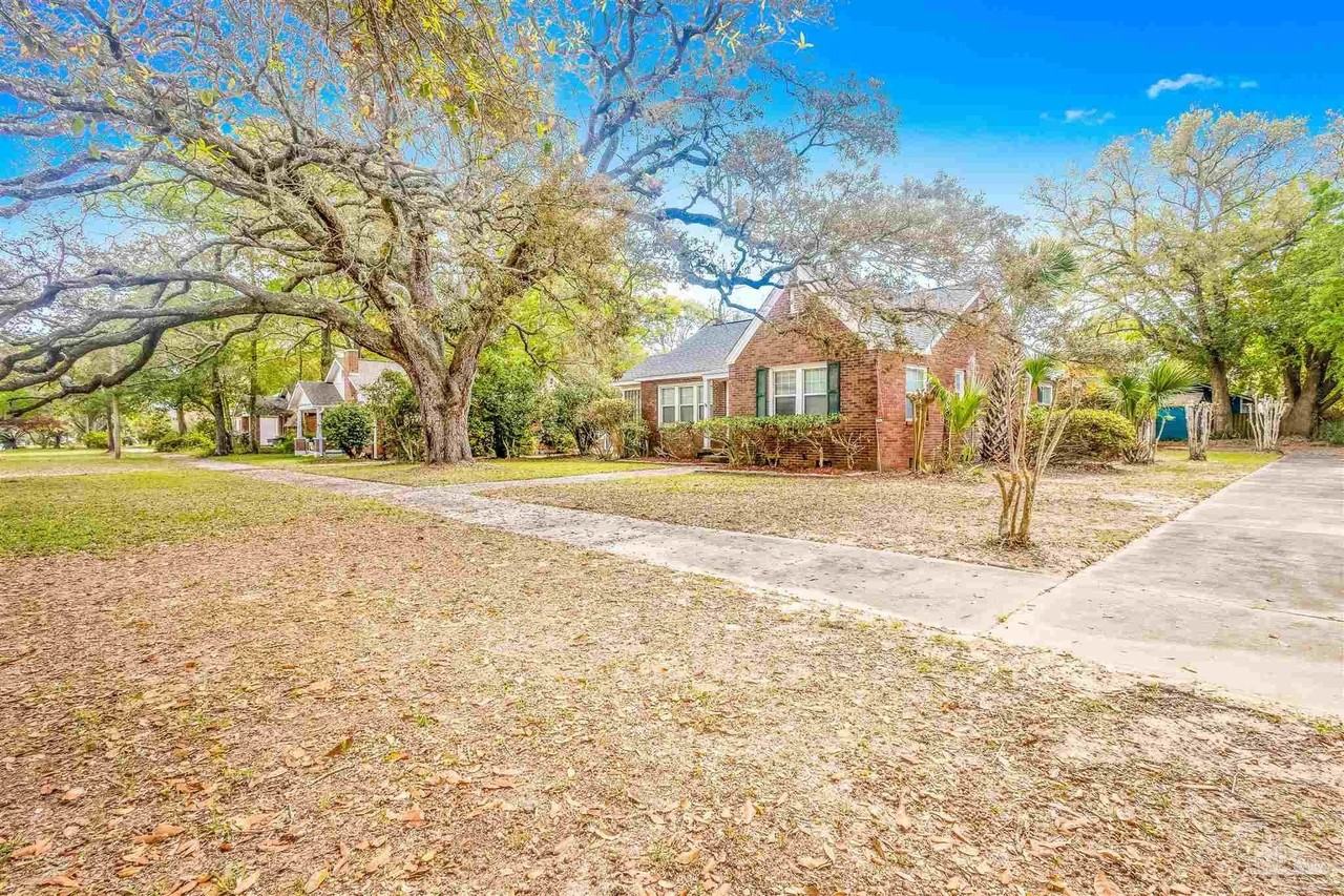 1701 E Bobe St - Photo 3 of 44