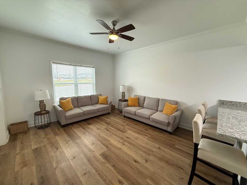 512 E Madison St - Photo 3 of 19