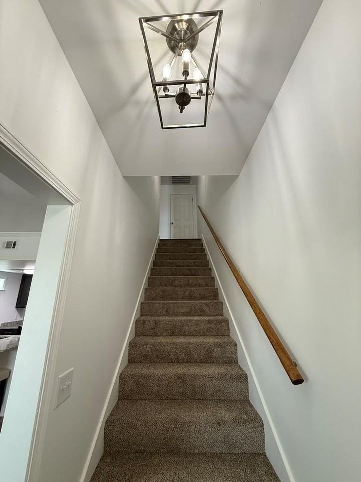 512 E Madison St - Photo 4 of 19