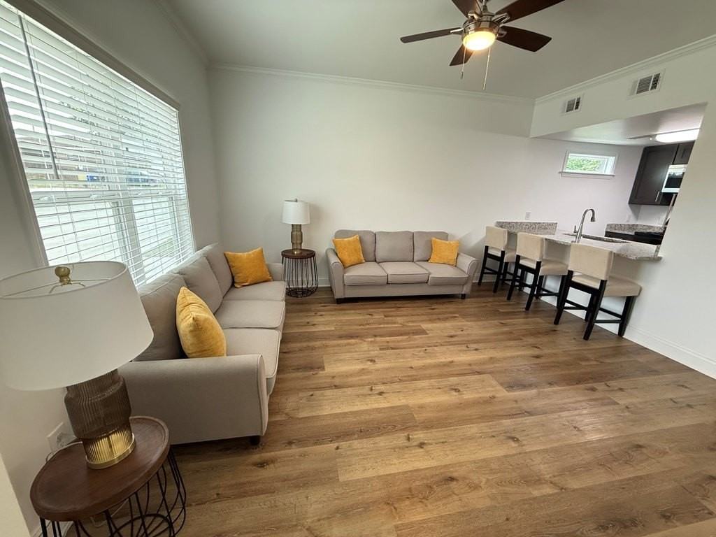 512 E Madison St - Photo 5 of 19