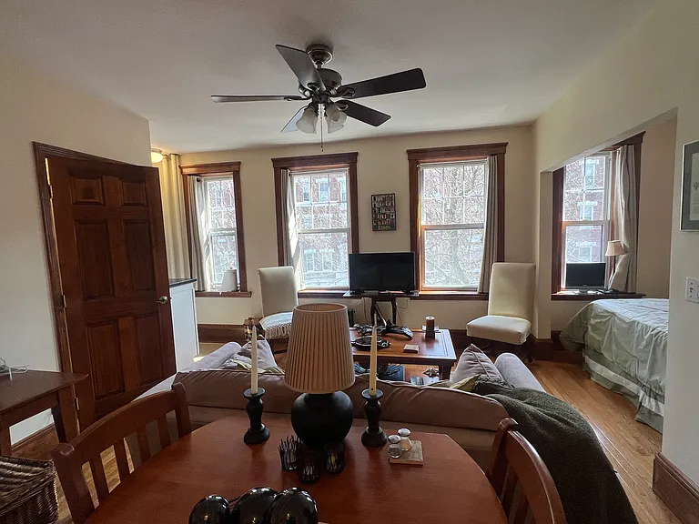 31 Queensberry St #12 - Photo 3 of 12
