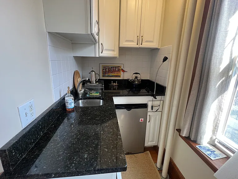 31 Queensberry St #12 - Photo 6 of 12